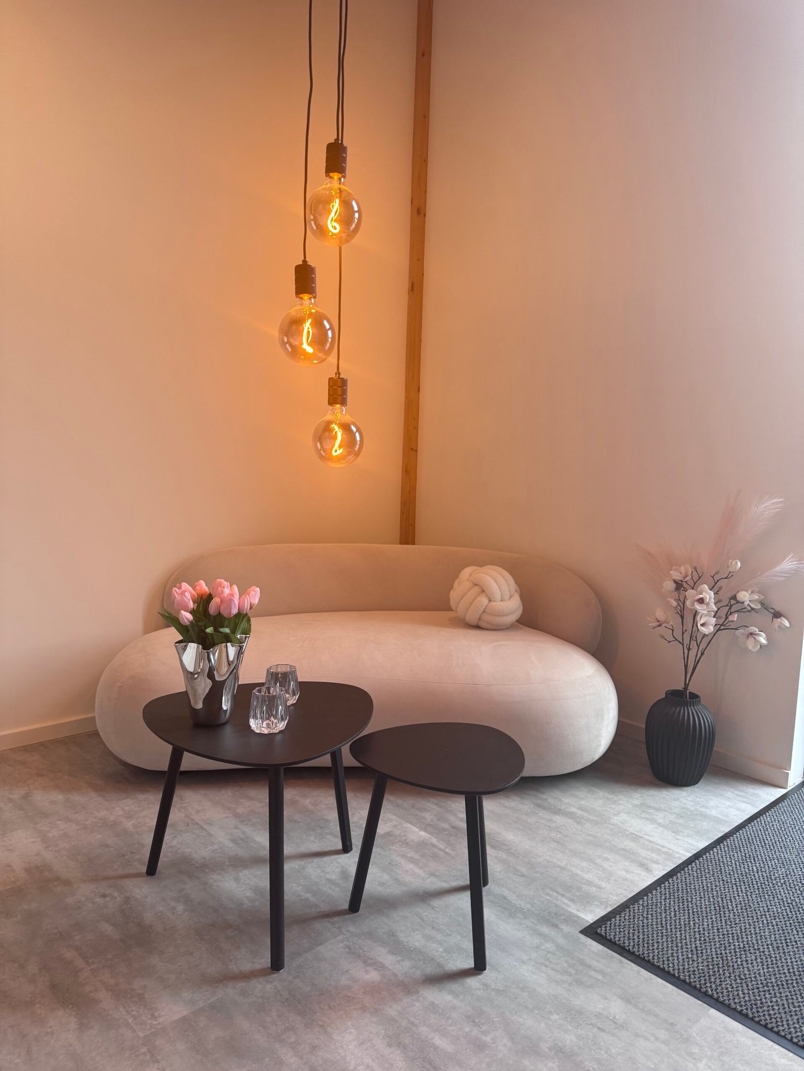 Microneedling Behandlung für straffere, glattere Haut im Kosmetikstudio Skin and more in Igling